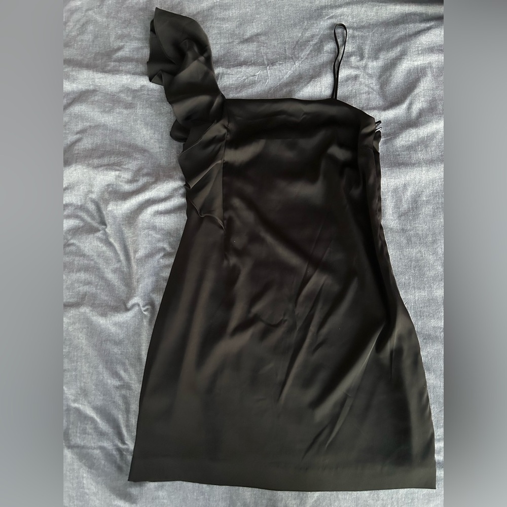 NWT Mango Black One-Shoulder Mini Dress – Size M (EUR M / USA 6 / MEX M)